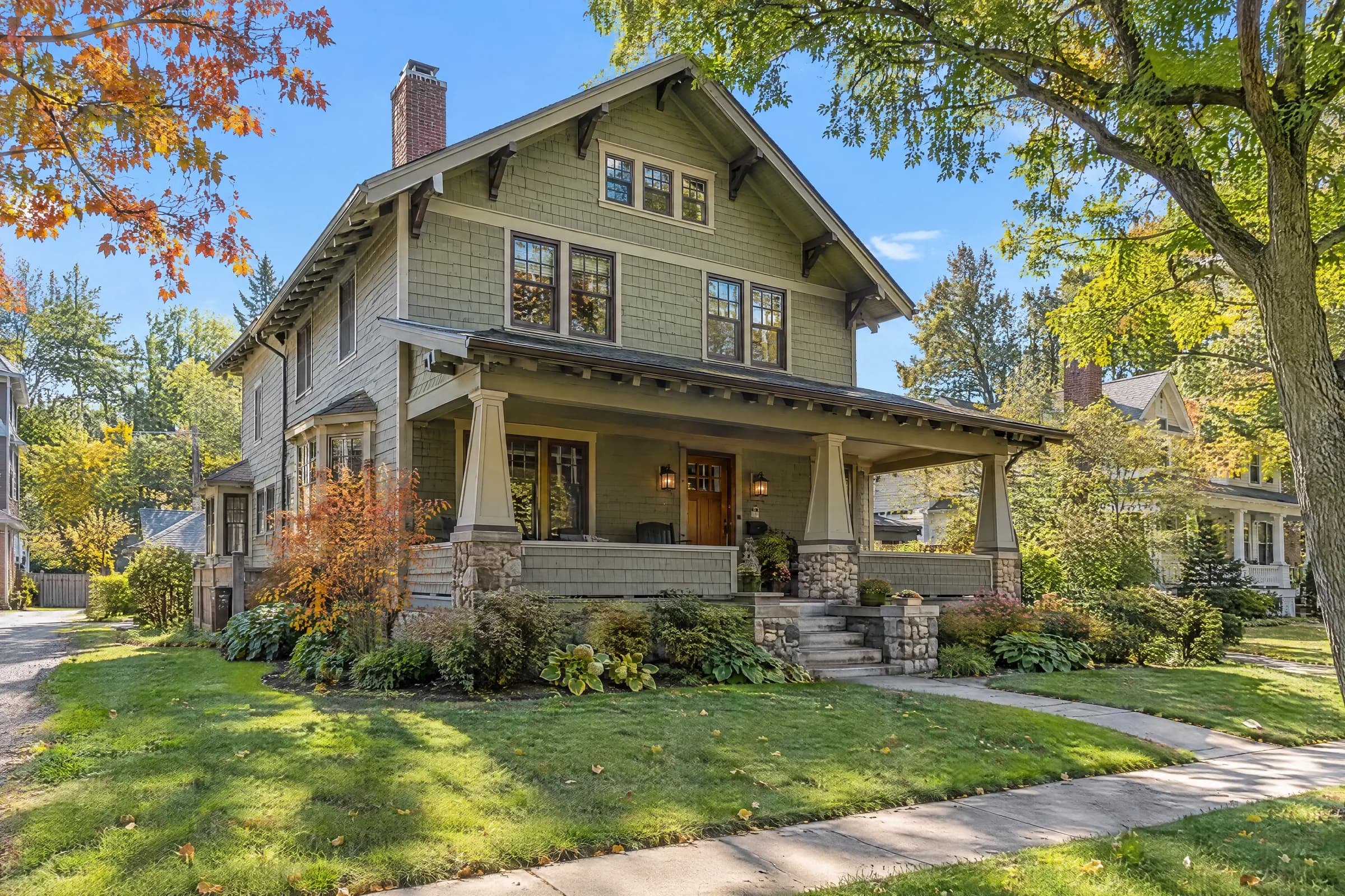 Homes in East Aurora